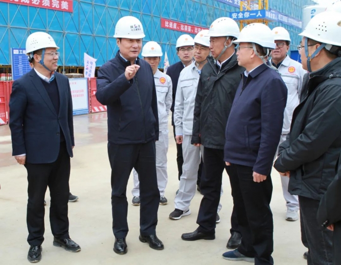 省人大常委會(huì)副主任、省...